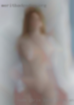 I nude girls love jokes and good humors.